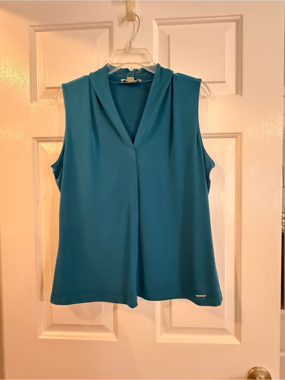 Calvin Klein Teal Sleeveless V-Neck blouse, Sz L